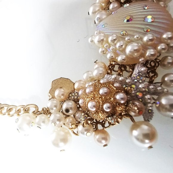 Beautiful Betsey Johnson Pearl Necklace (never worn) - Picture 4 of 6